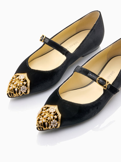 Runi in Black Velvet